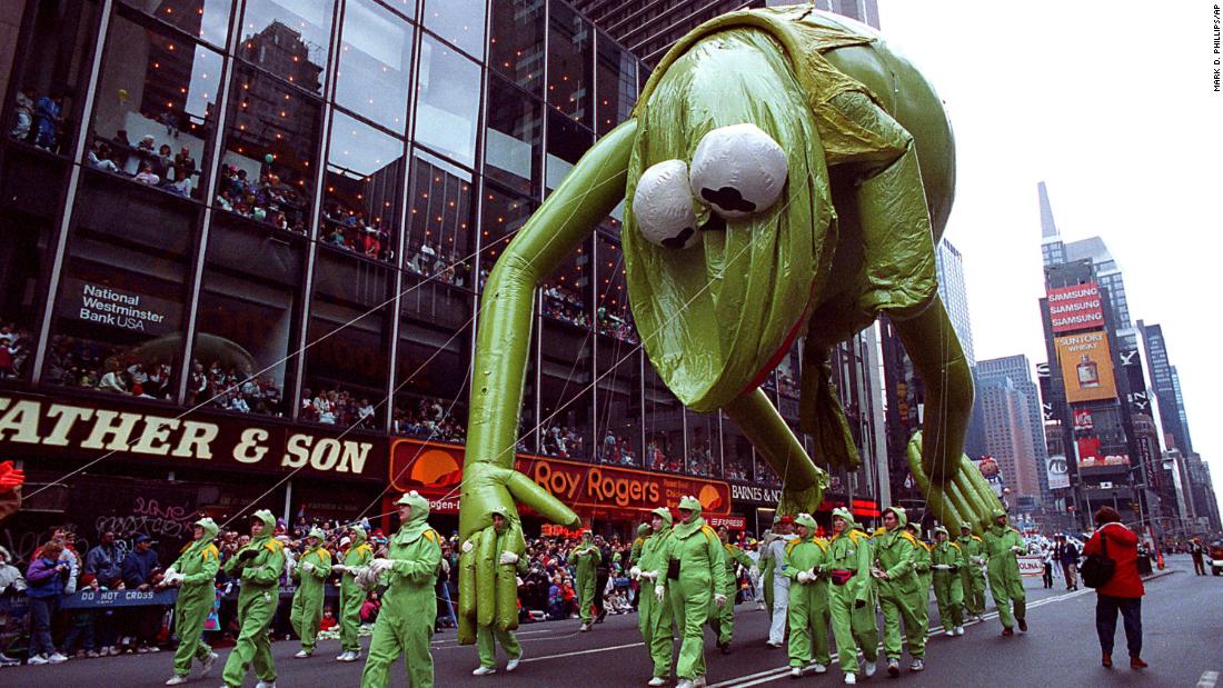 191128085924-1991-kermit-the-frog-balloon-super-tease.jpg