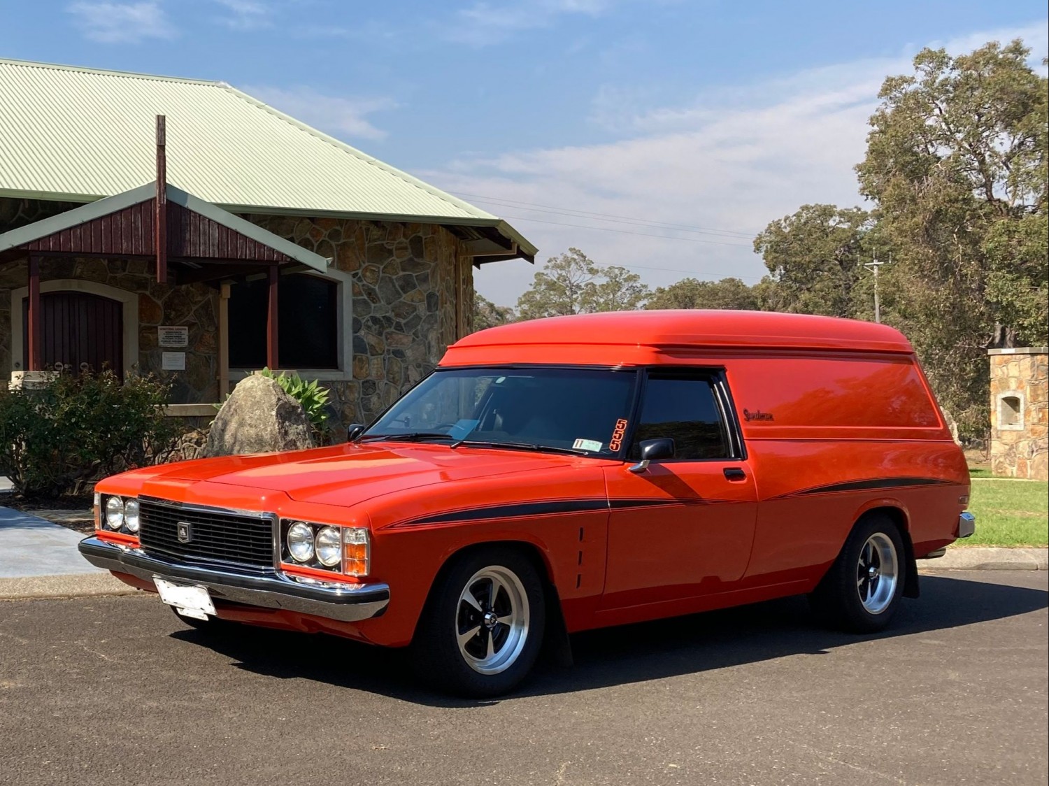 1974-holden-hj-sandman.jpg