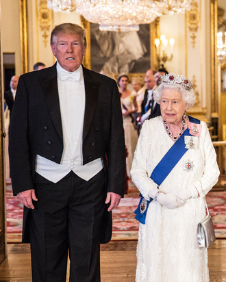 3-donald-trump-queen.w330.h412.jpg