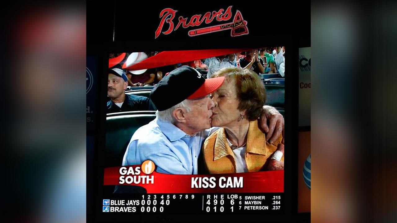 990012_091715-wtvd-jimmy-carter-braves-kiss-cam-img.jpg