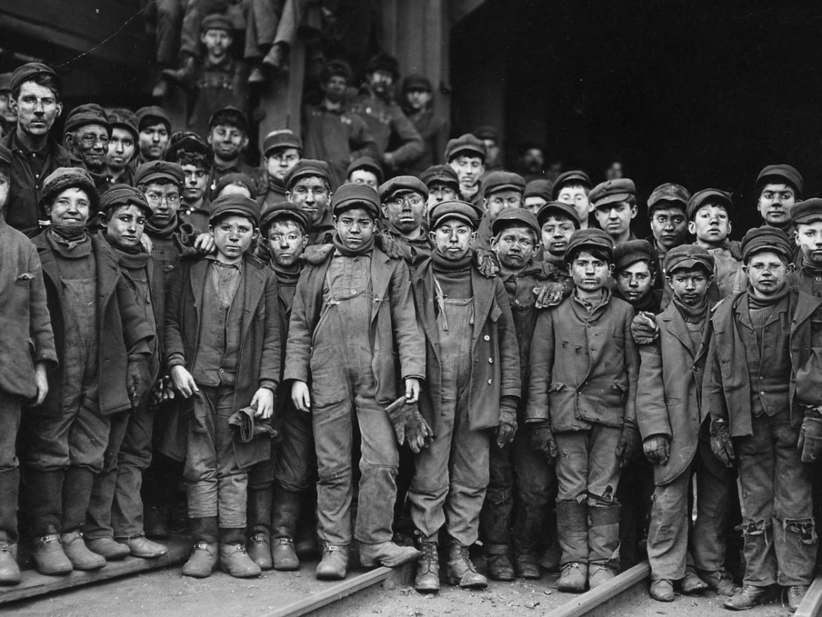 9_lewis-hine_child-labor_7496284364_8aebbb279e_o.jpg