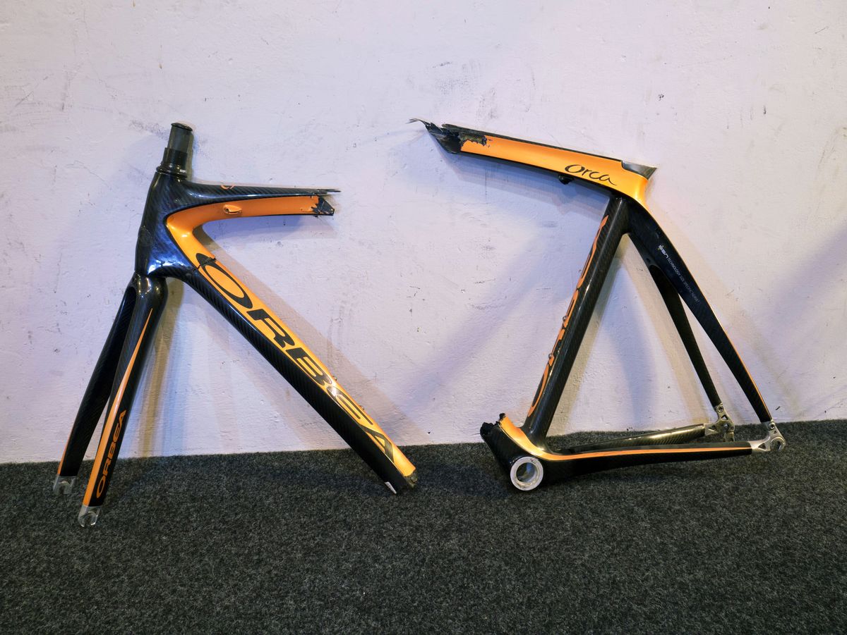 broken-carbon-frame-alamy-krtrfm-6414a798656e2.jpg