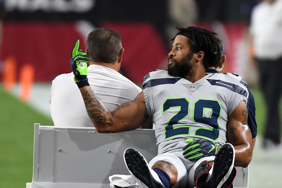 Earl Thomas finger.jpg