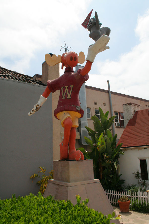 Rocky+and+Bullwinkle+statue.jpg