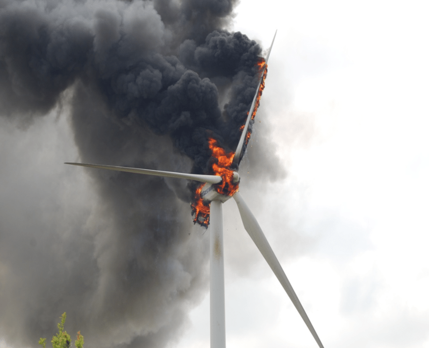 Wind-turbine-on-fire-at-the-Gross-Eilstorf-wind-farm-22.png